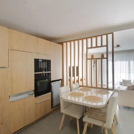 New T3 With Air Conditioning 2 Steps From The 아파트