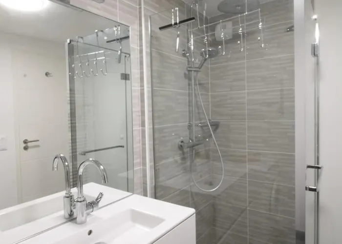 New T3 With Air Conditioning 2 Steps From The アパート *