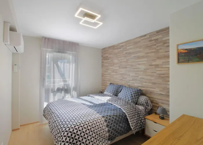 New T3 With Air Conditioning 2 Steps From The