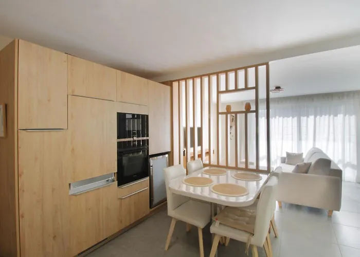 New T3 With Air Conditioning 2 Steps From The アパート